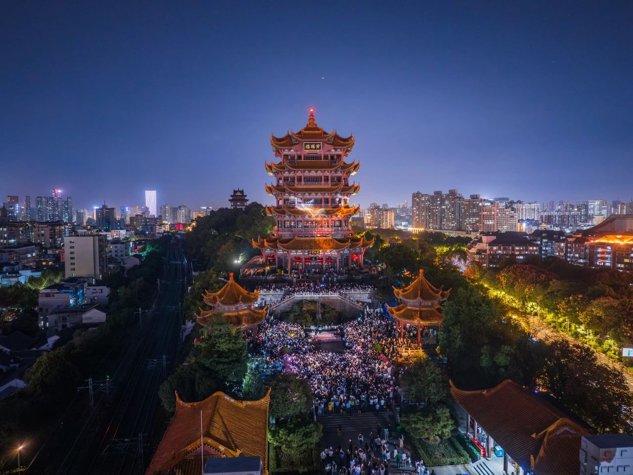 2025新澳免费资料成语平特