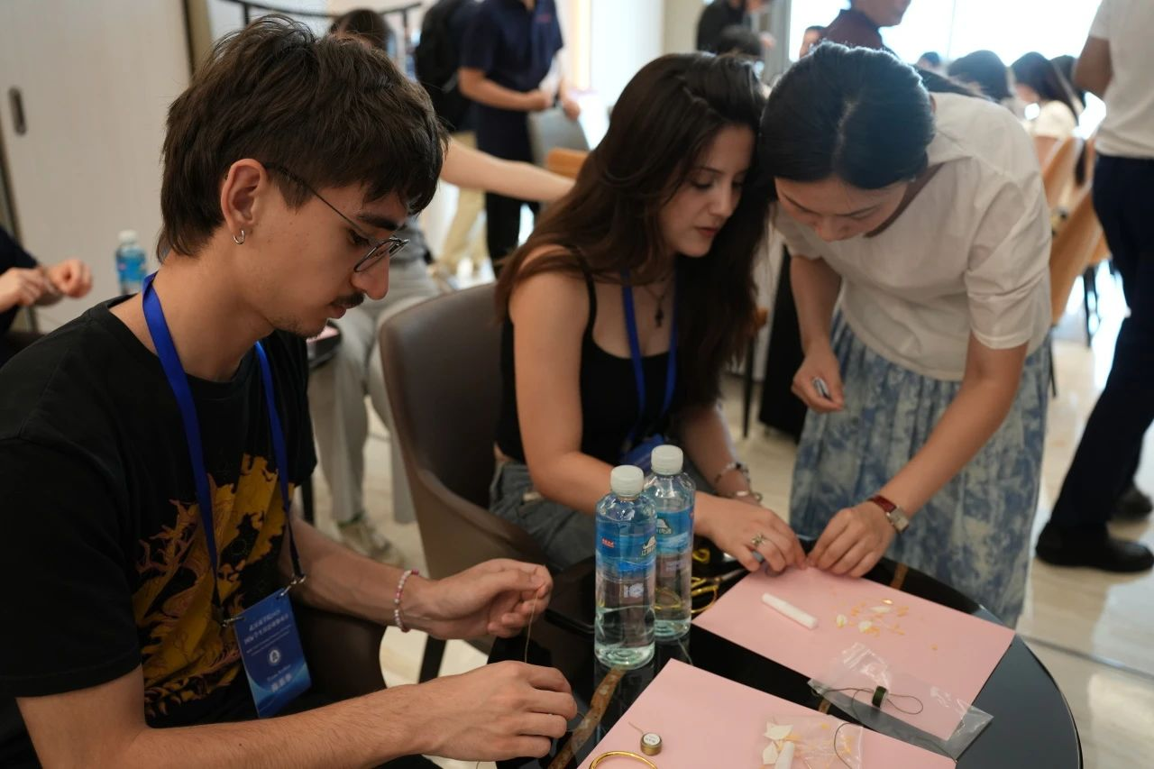 2025新澳免费资料成语平特